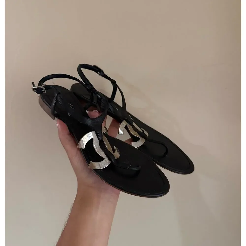 Vintage CHANEL black leather Thong sandals with Large CC metal logo sz 8.5